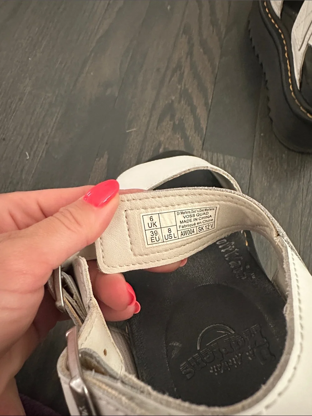 DR. MARTENS WOMEN'S VOSS LEATHER STRAP PLATFORM SANDAL